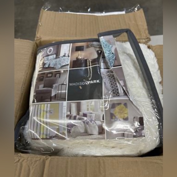 Madison Park Nova Ivory Embroidered Medallion Faux Fur Plush Duvet Cover Set - Picture 12 of 15